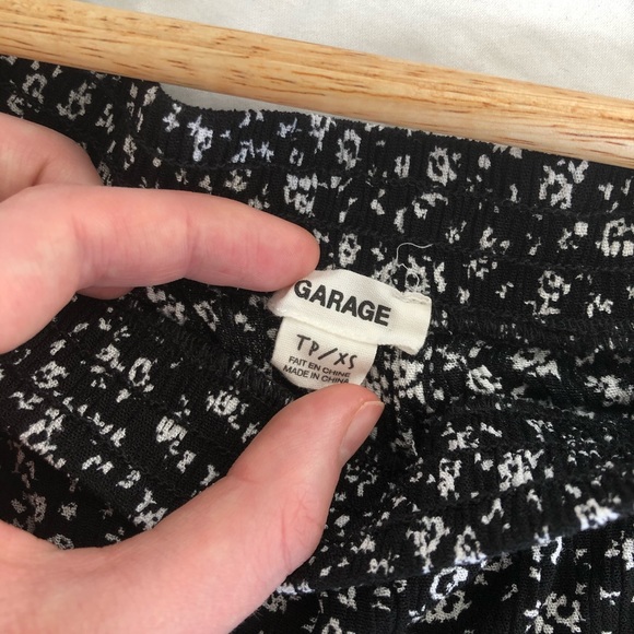 NWOT GARAGE Off the Shoulder Crop Top - Picture 4 of 5